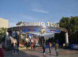 The theme park welcomes you to the one hour tour in which you spent the best hour of your life by experiencing the reality shoot of your favourite mov
